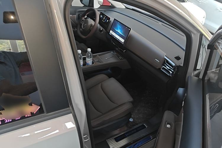 Used Wuling Starlight 730 2025 Model Pure Electric 500km Luxury Edition Right Front Seat