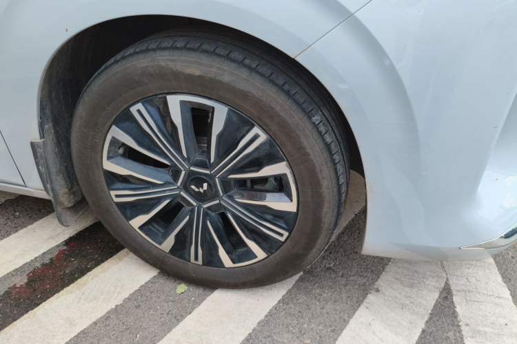 Used Wuling Starlight 730 2025 Model Pure Electric 500km Luxury Edition Right Front Wheel Hub