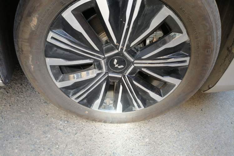Used Wuling Starlight 730 2025 Model Pure Electric 500km Luxury Edition Right Front Wheel Hub