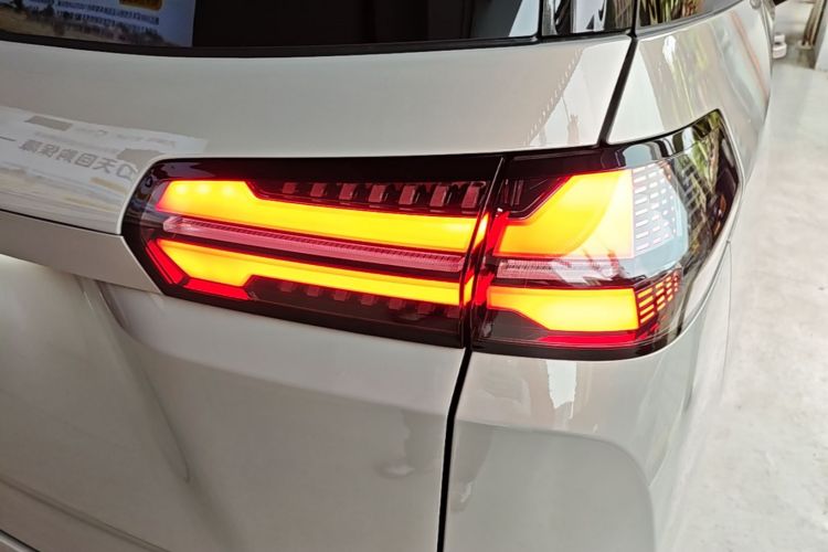 Used Wuling Starlight 730 2025 Model Pure Electric 500km Luxury Edition Right Rear Taillight