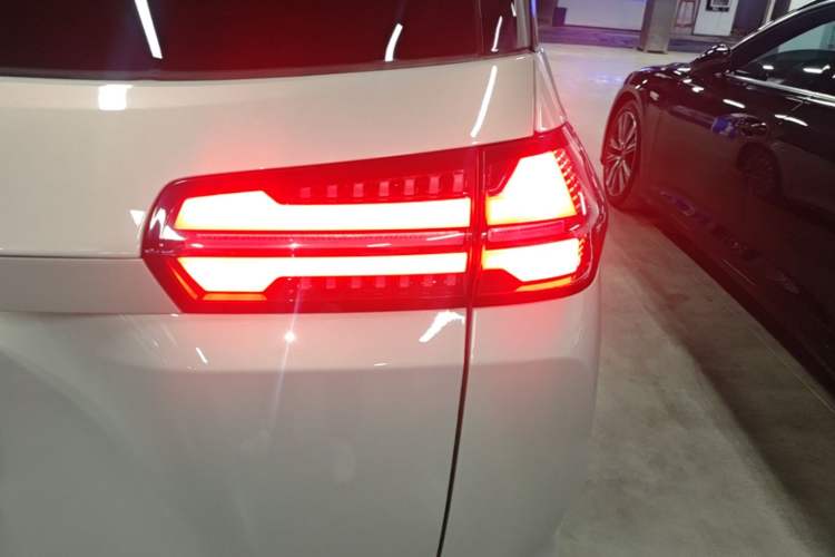 Used Wuling Starlight 730 2025 Model Plug-in Hybrid 125km Luxury Edition Right Rear Taillight