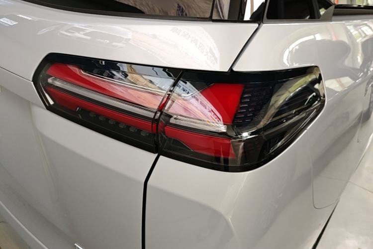 Used Wuling Starlight 730 2025 Model Plug-in Hybrid 125km Luxury Edition Right Rear Taillight