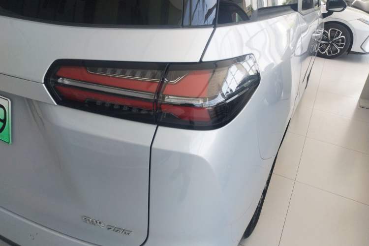 Used Wuling Starlight 730 2025 Model Pure Electric 500km Luxury Edition Right Rear Taillight