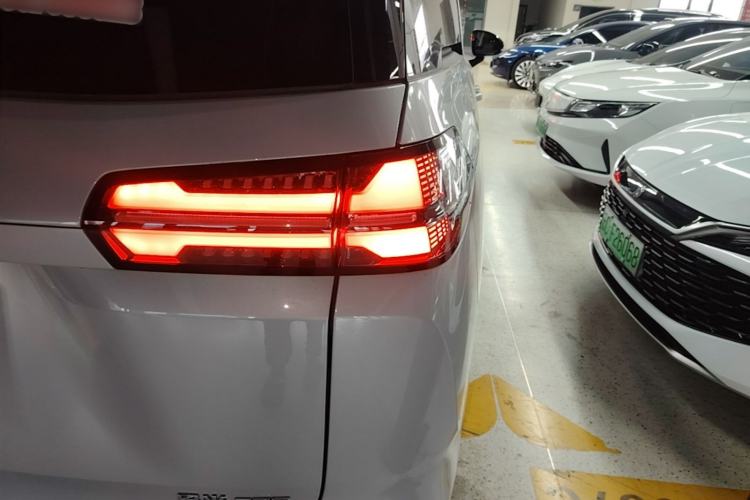 Used Wuling Starlight 730 2025 Model Pure Electric 500km Luxury Edition Right Rear Taillight