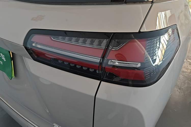 Used Wuling Starlight 730 2025 Model Pure Electric 500km Luxury Edition Right Rear Taillight