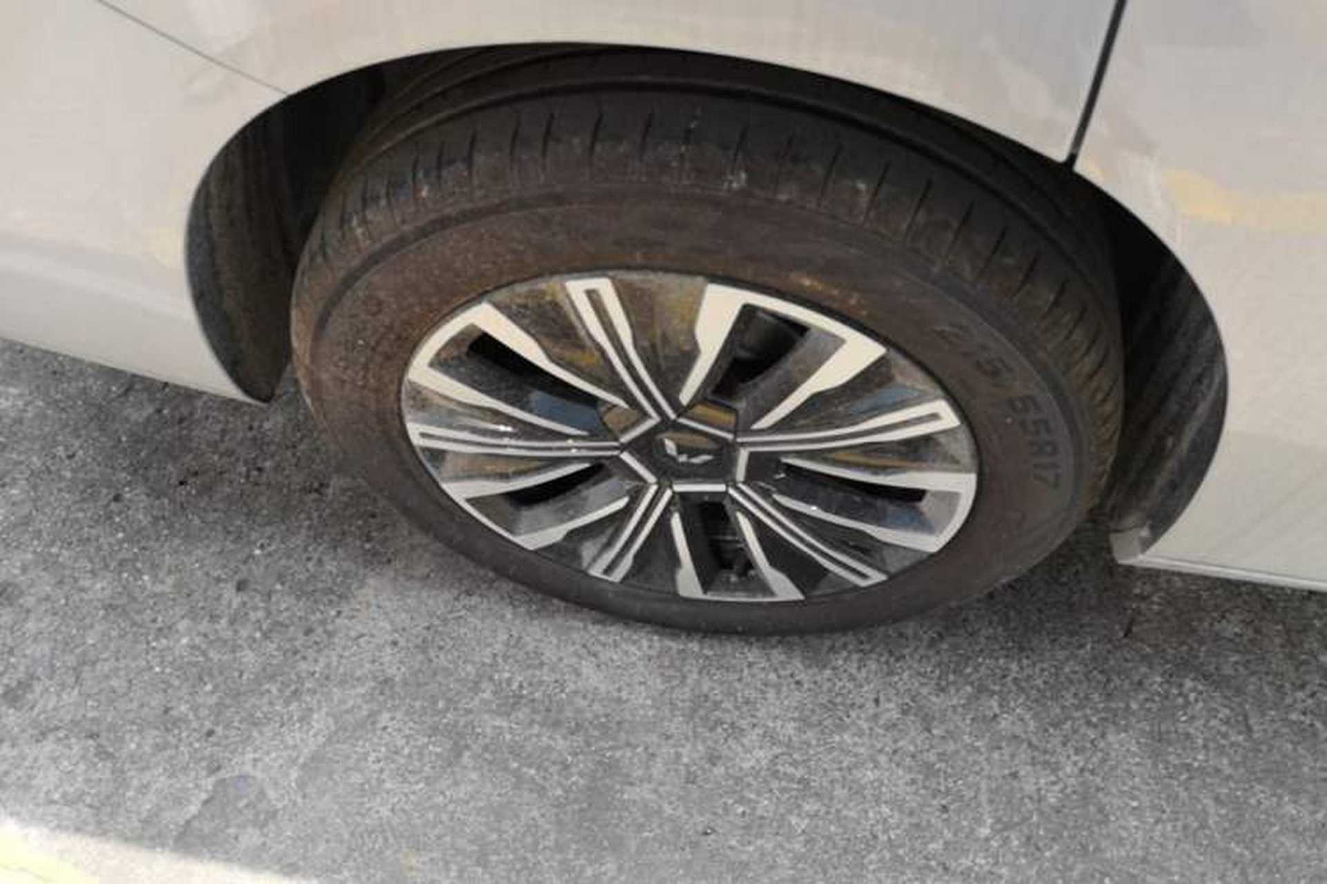 Used Wuling Starlight 730 2025 Model Plug-in Hybrid 125km Luxury Edition Right Rear Wheel Hub