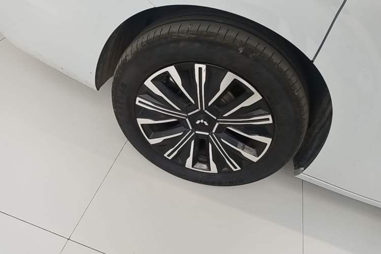 Used Wuling Starlight 730 2025 Model Pure Electric 500km Luxury Edition Right Rear Wheel Hub