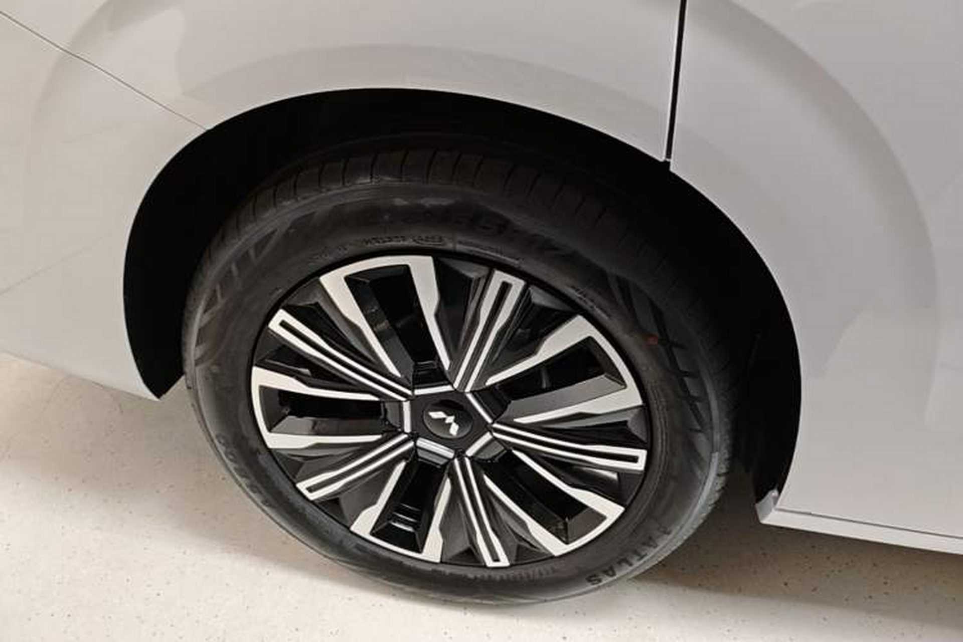 Used Wuling Starlight 730 2025 Model Plug-in Hybrid 125km Luxury Edition Right Rear Wheel Hub