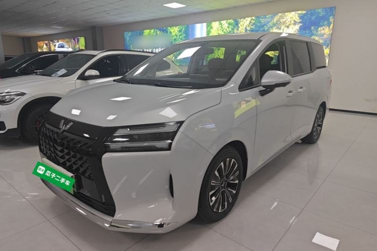 Wuling Starlight 730 2025 Model Plug-in Hybrid 125km Luxury Edition