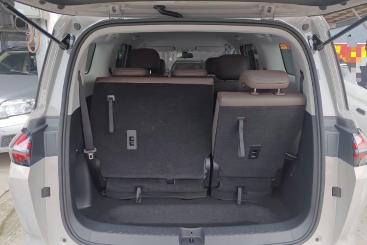 Used Wuling Starlight 730 2025 Model Plug-in Hybrid 125km Luxury Edition Trunk