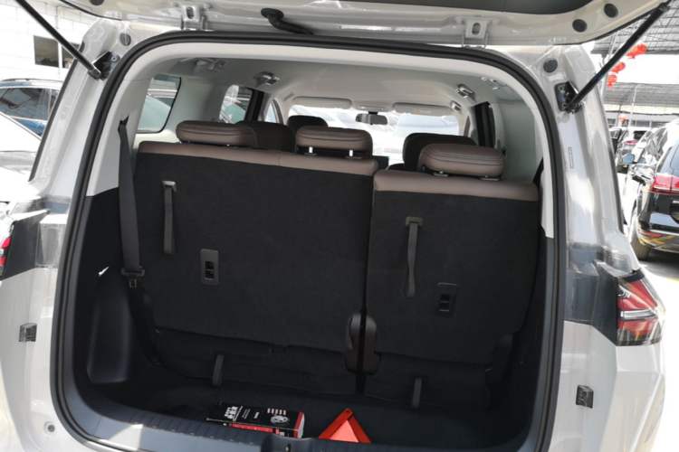 Used Wuling Starlight 730 2025 Model Plug-in Hybrid 125km Luxury Edition Trunk