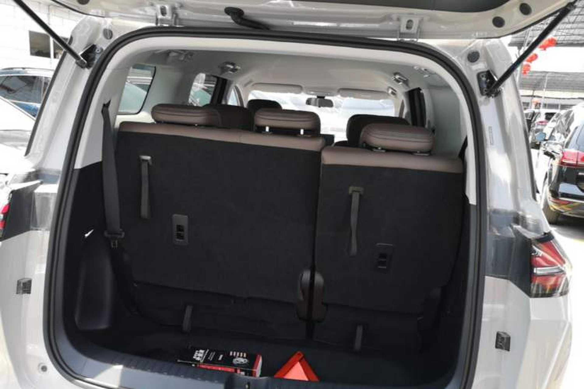 Used Wuling Starlight 730 2025 Model Plug-in Hybrid 125km Luxury Edition Trunk