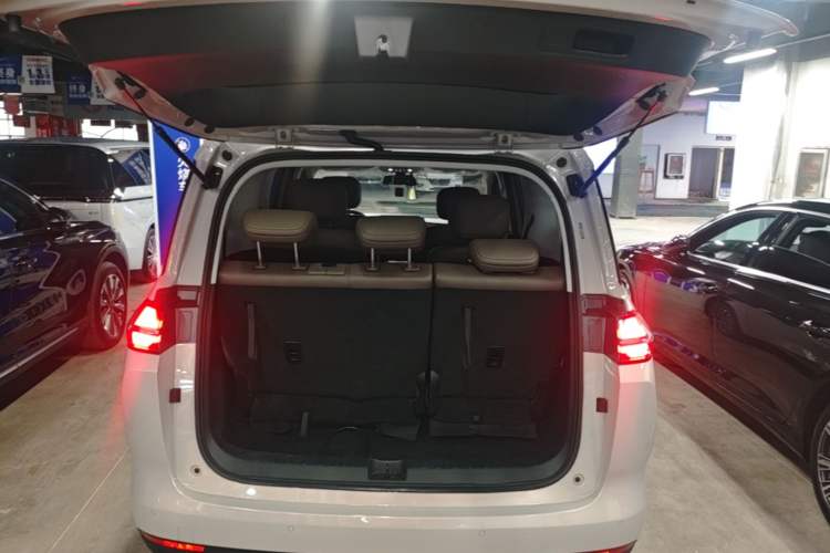 Used Wuling Starlight 730 2025 Model Plug-in Hybrid 125km Luxury Edition Trunk