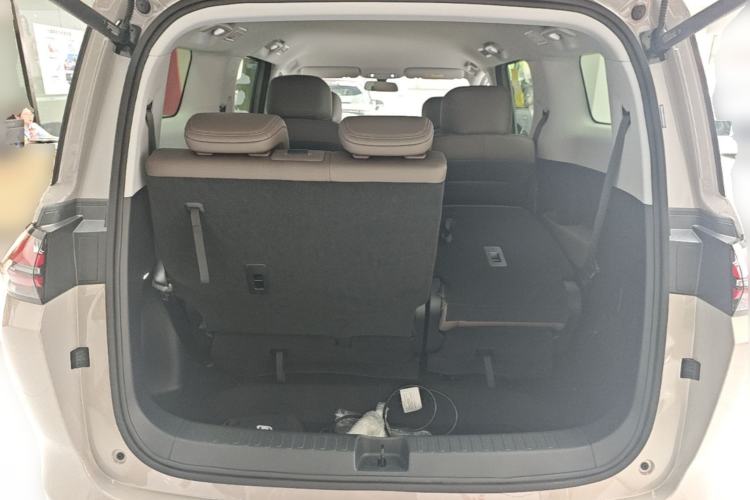 Used Wuling Starlight 730 2025 Model Plug-in Hybrid 125km Luxury Edition Trunk