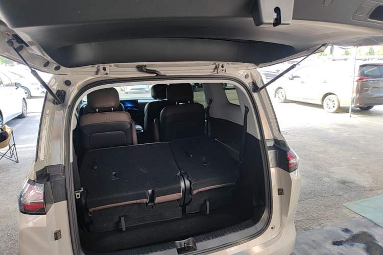 Used Wuling Starlight 730 2025 Model Plug-in Hybrid 125km Luxury Edition Trunk