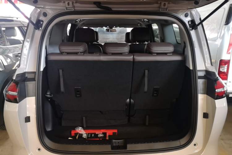 Used Wuling Starlight 730 2025 Model Plug-in Hybrid 125km Luxury Edition Trunk