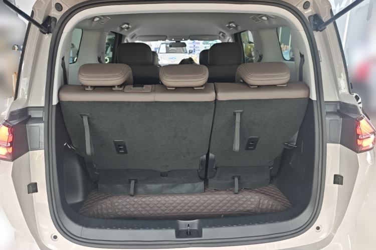 Used Wuling Starlight 730 2025 Model Plug-in Hybrid 125km Luxury Edition Trunk