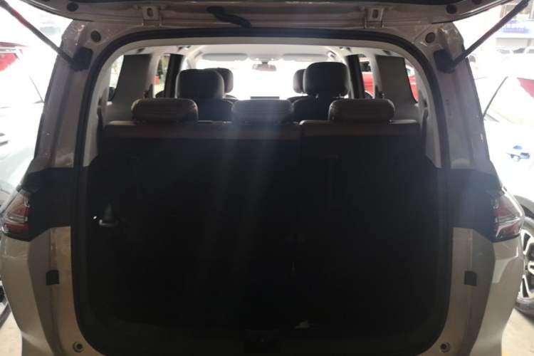 Used Wuling Starlight 730 2025 Model Plug-in Hybrid 125km Luxury Edition Trunk