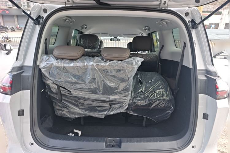 Used Wuling Starlight 730 2025 Model Plug-in Hybrid 125km Luxury Edition Trunk