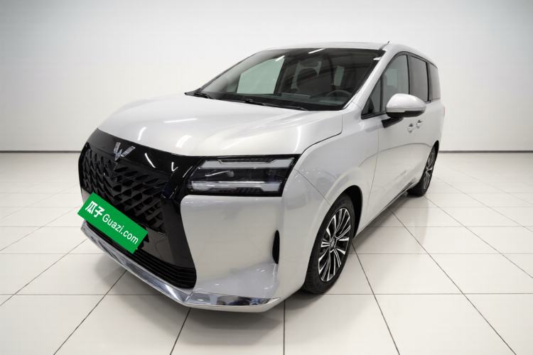 Wuling Starlight 730 2025 Model Plug-in Hybrid 125km Luxury Edition