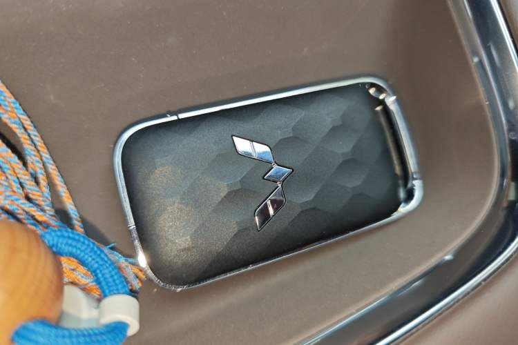 Used Wuling Starlight 730 2025 Model Plug-in Hybrid 125km Luxury Edition Vehicle Key
