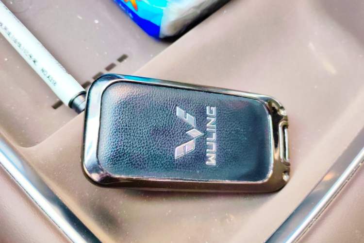 Used Wuling Starlight 730 2025 Model Plug-in Hybrid 125km Luxury Edition Vehicle Key