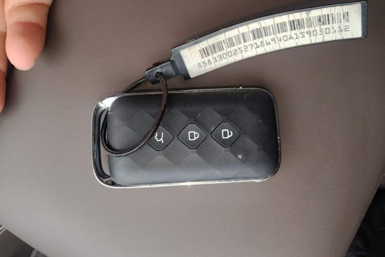 Used Wuling Starlight 730 2025 Model Plug-in Hybrid 125km Luxury Edition Vehicle Key