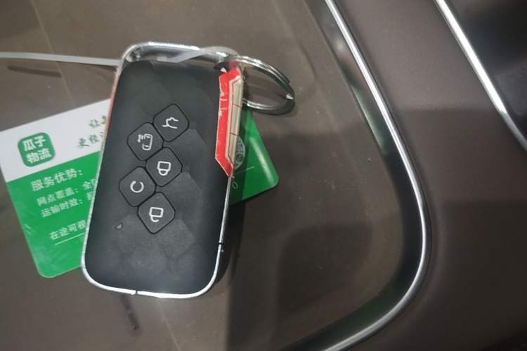 Used Wuling Starlight 730 2025 Model Plug-in Hybrid 125km Luxury Edition Vehicle Key