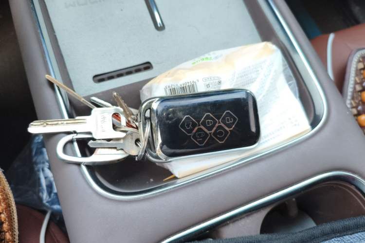 Used Wuling Starlight 730 2025 Model Pure Electric 500km Luxury Edition Vehicle Key