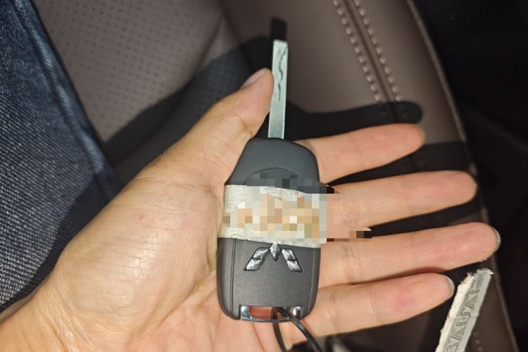 Used Wuling Starlight 730 2025 Model Plug-in Hybrid 125km Luxury Edition Vehicle Key