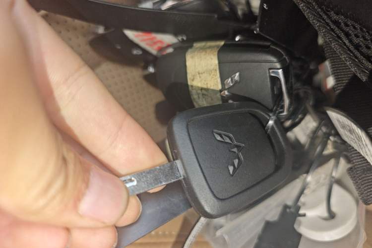 Used Wuling Starlight 730 2025 Model Plug-in Hybrid 125km Luxury Edition Vehicle Key