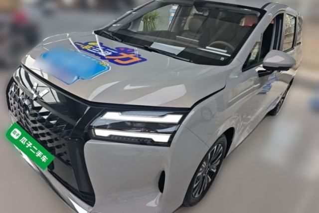 Used Wuling Starlight 730 2025 Model Plug-in Hybrid 125km Luxury Edition