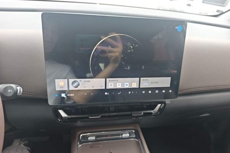 Used Wuling Starlight 730 2025 Model Plug-in Hybrid 125km Luxury Edition Audio And AC Panel