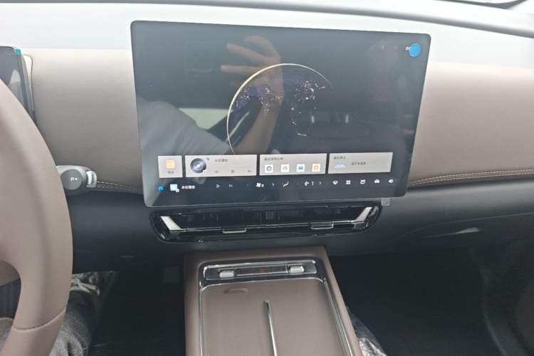 Used Wuling Starlight 730 2025 Model Plug-in Hybrid 125km Luxury Edition Audio And AC Panel