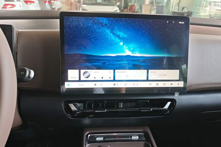 Used Wuling Starlight 730 2025 Model Pure Electric 500km Luxury Edition Audio And AC Panel