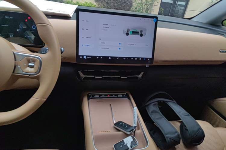 Used Wuling Starlight 730 2025 Model Plug-in Hybrid 125km Luxury Edition Audio And AC Panel