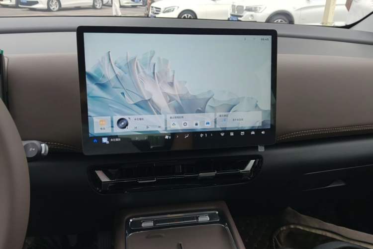 Used Wuling Starlight 730 2025 Model Plug-in Hybrid 125km Luxury Edition Audio And AC Panel