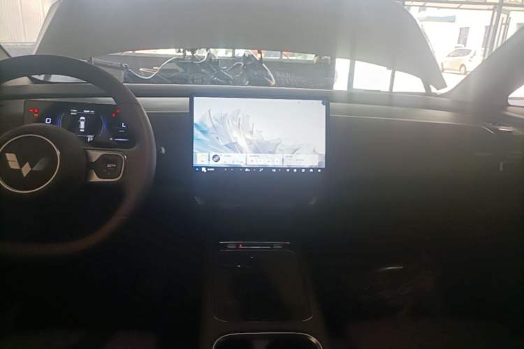 Used Wuling Starlight 730 2025 Model Plug-in Hybrid 125km Luxury Edition Audio And AC Panel