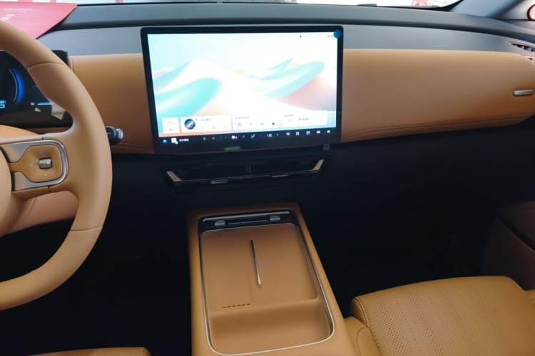 Used Wuling Starlight 730 2025 Model Plug-in Hybrid 125km Luxury Edition Audio And AC Panel