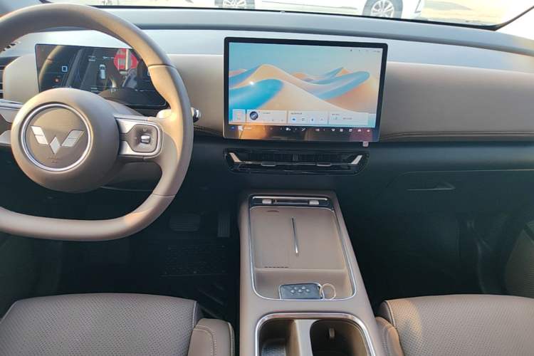Used Wuling Starlight 730 2025 Model Plug-in Hybrid 125km Luxury Edition Audio And AC Panel