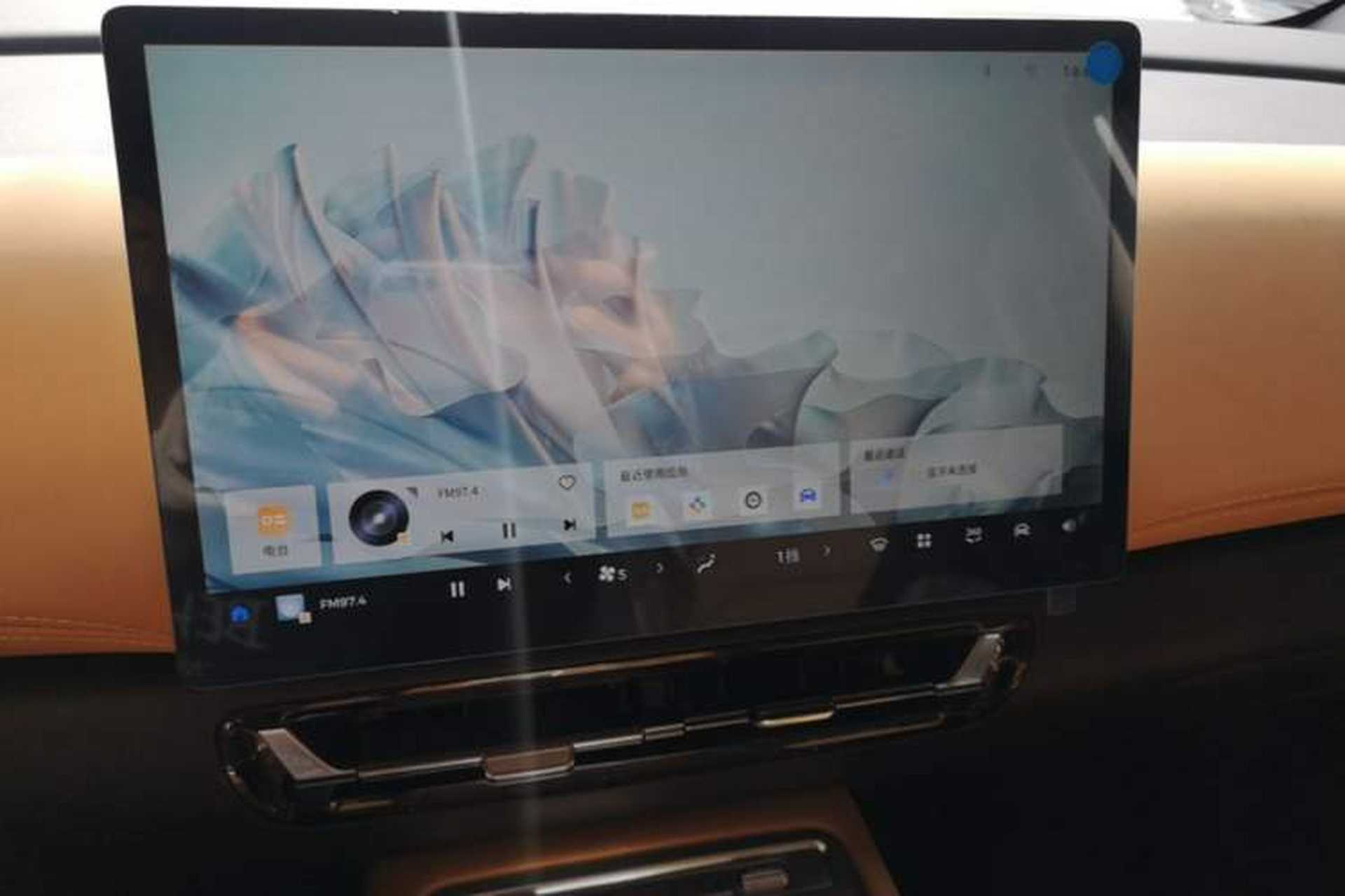 Used Wuling Starlight 730 2025 Model Plug-in Hybrid 125km Luxury Edition Audio And AC Panel