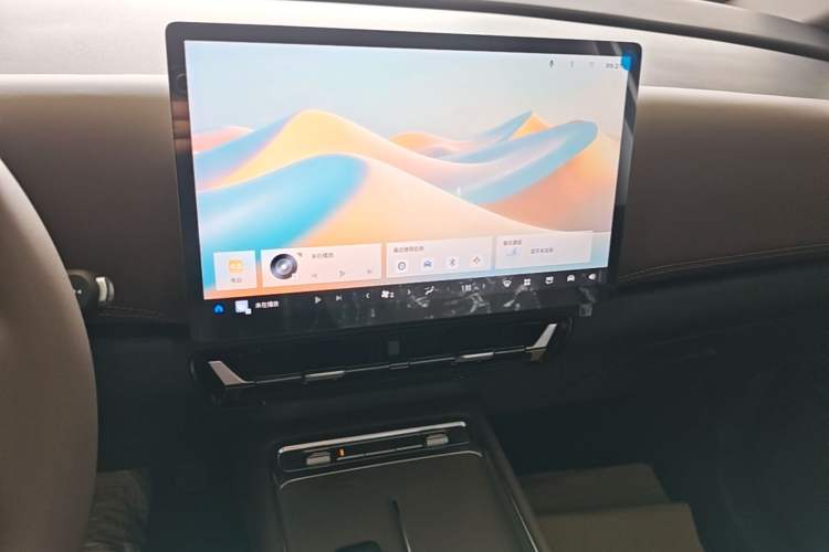 Used Wuling Starlight 730 2025 Model Plug-in Hybrid 125km Luxury Edition Audio And AC Panel
