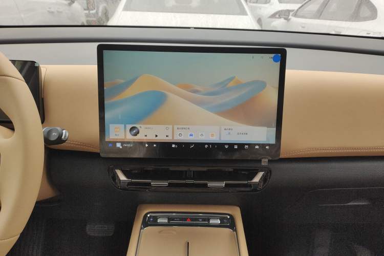 Used Wuling Starlight 730 2025 Model Plug-in Hybrid 125km Luxury Edition Audio And AC Panel