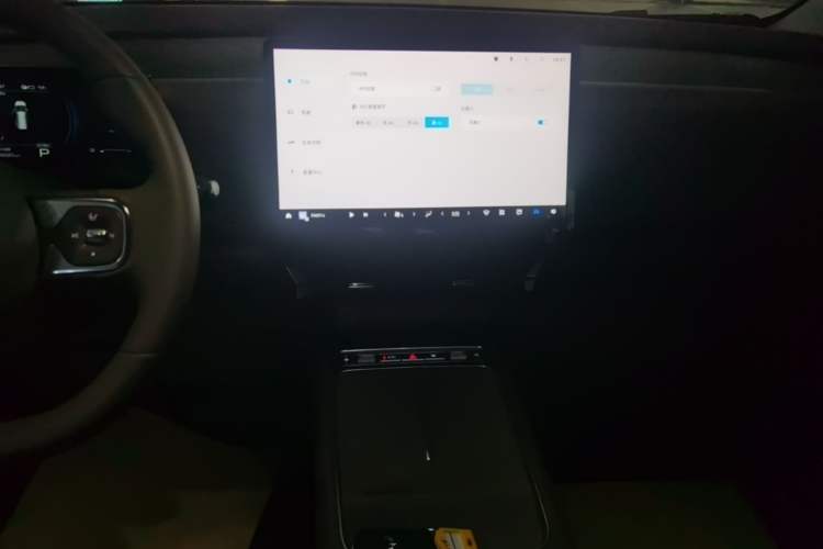 Used Wuling Starlight 730 2025 Model Plug-in Hybrid 125km Luxury Edition Audio And AC Panel