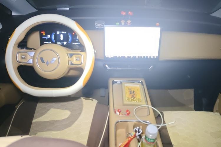 Used Wuling Starlight 730 2025 Model Plug-in Hybrid 125km Luxury Edition Center Console
