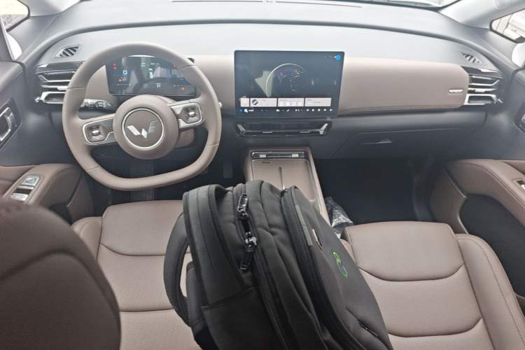 Used Wuling Starlight 730 2025 Model Plug-in Hybrid 125km Luxury Edition Center Console