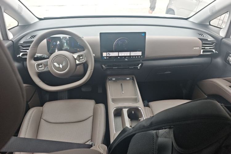 Used Wuling Starlight 730 2025 Model Plug-in Hybrid 125km Luxury Edition Center Console