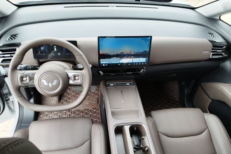 Used Wuling Starlight 730 2025 Model Plug-in Hybrid 125km Luxury Edition Center Console