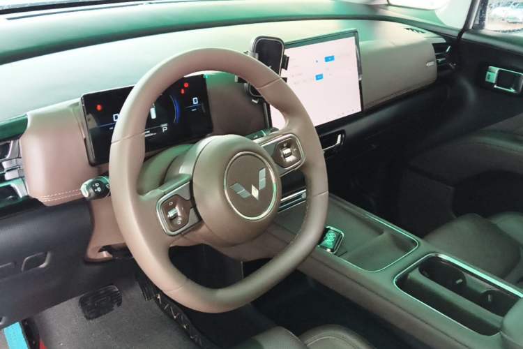 Used Wuling Starlight 730 2025 Model Pure Electric 500km Luxury Edition Center Console
