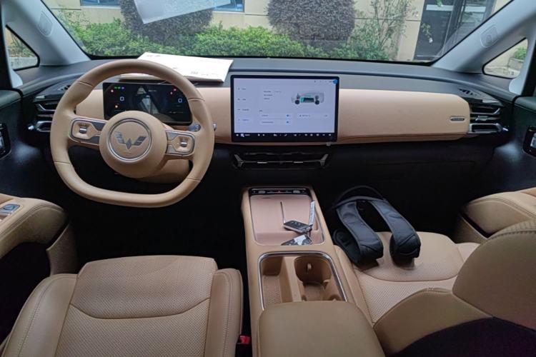 Used Wuling Starlight 730 2025 Model Plug-in Hybrid 125km Luxury Edition Center Console